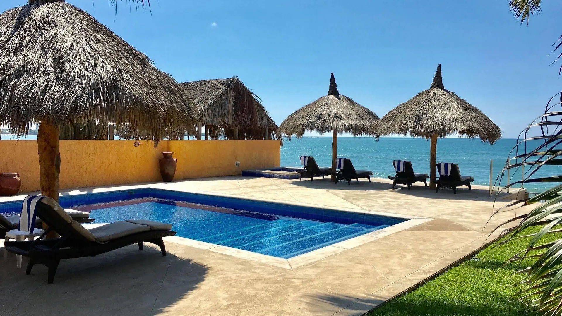 Resort El Sol La Vida Beach Front B/B Adults Only Mazatlan